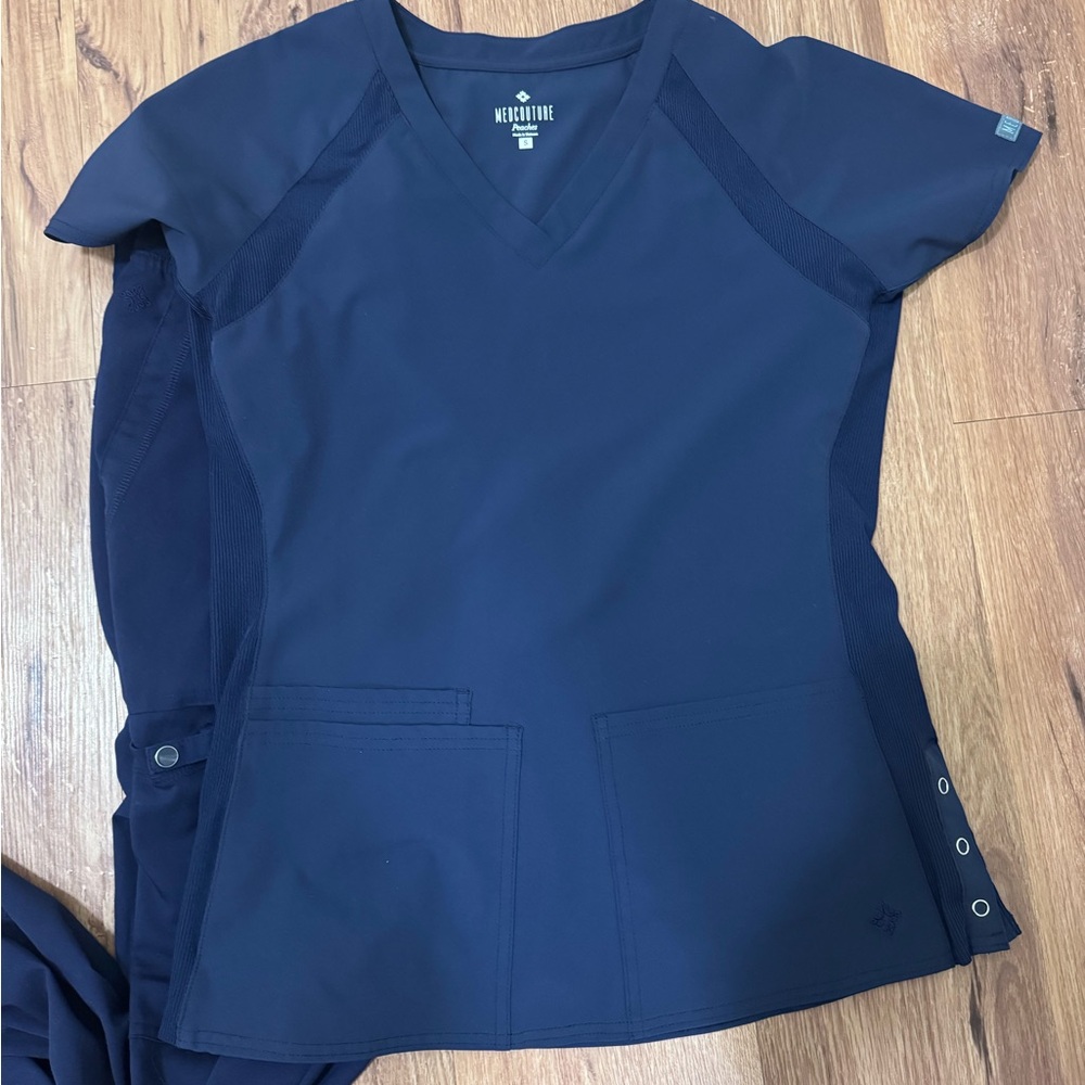 Med Couture Women's navy scub set